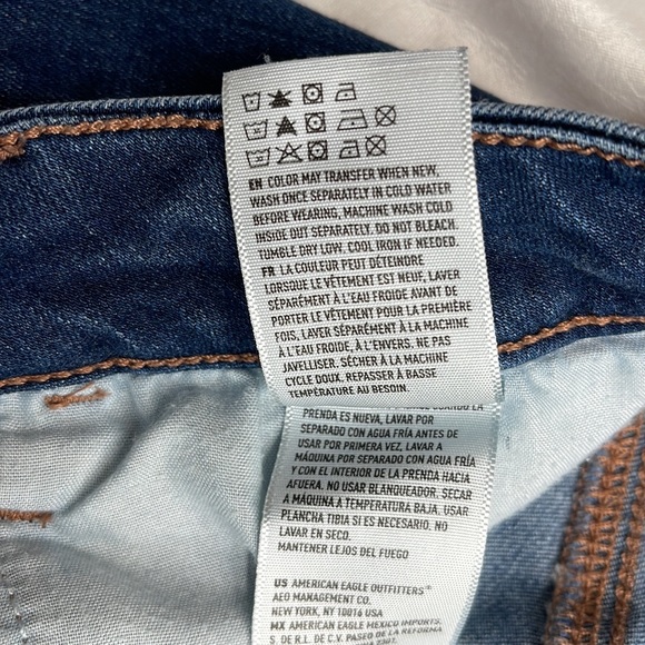 American Eagle  SUPER STRETCH Dark Distressed Jegging Jean Size 2 Regular. - Picture 9 of 10